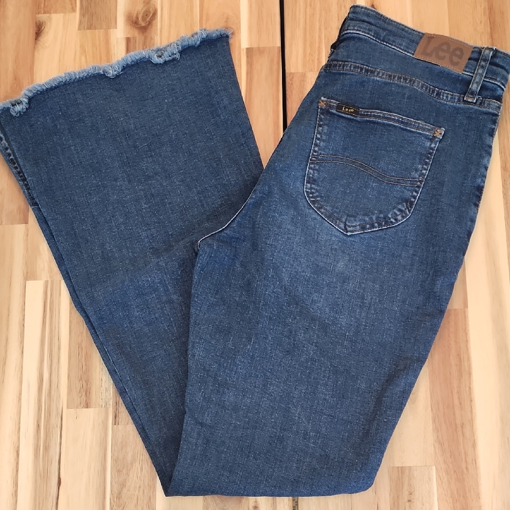 Womens NWOT Lee Dark Flare Jeans - Size 12 M